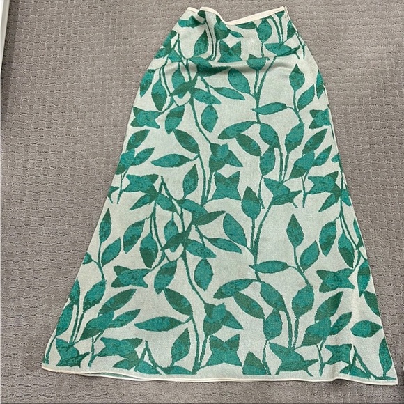 Zara two piece green floral skirt and crop top - Picture 5 of 5